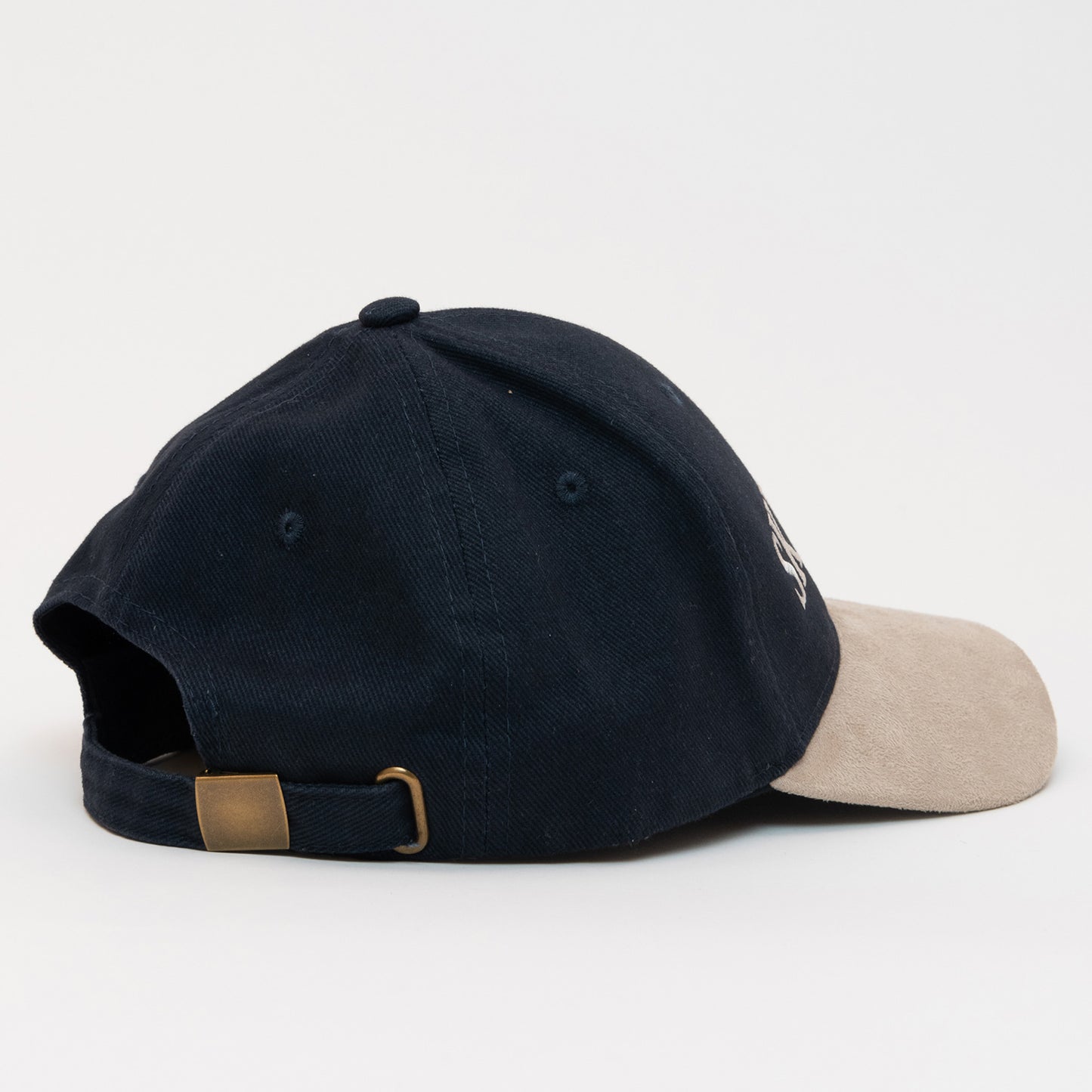 A photo of the Ancient Mariner cap from behind.