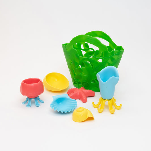 Green Toys Tide Pool Bath Set. Green Plastic seaweed bucket with coloured plastic sealife toys 7 peice set. Including yellow shells, orange starfish & jellyfish, blue shell and octopus.